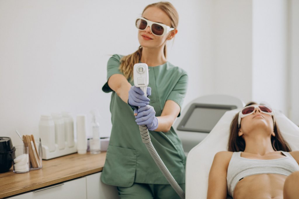 depilacja laserowa w gabinecie kosmetologicznym